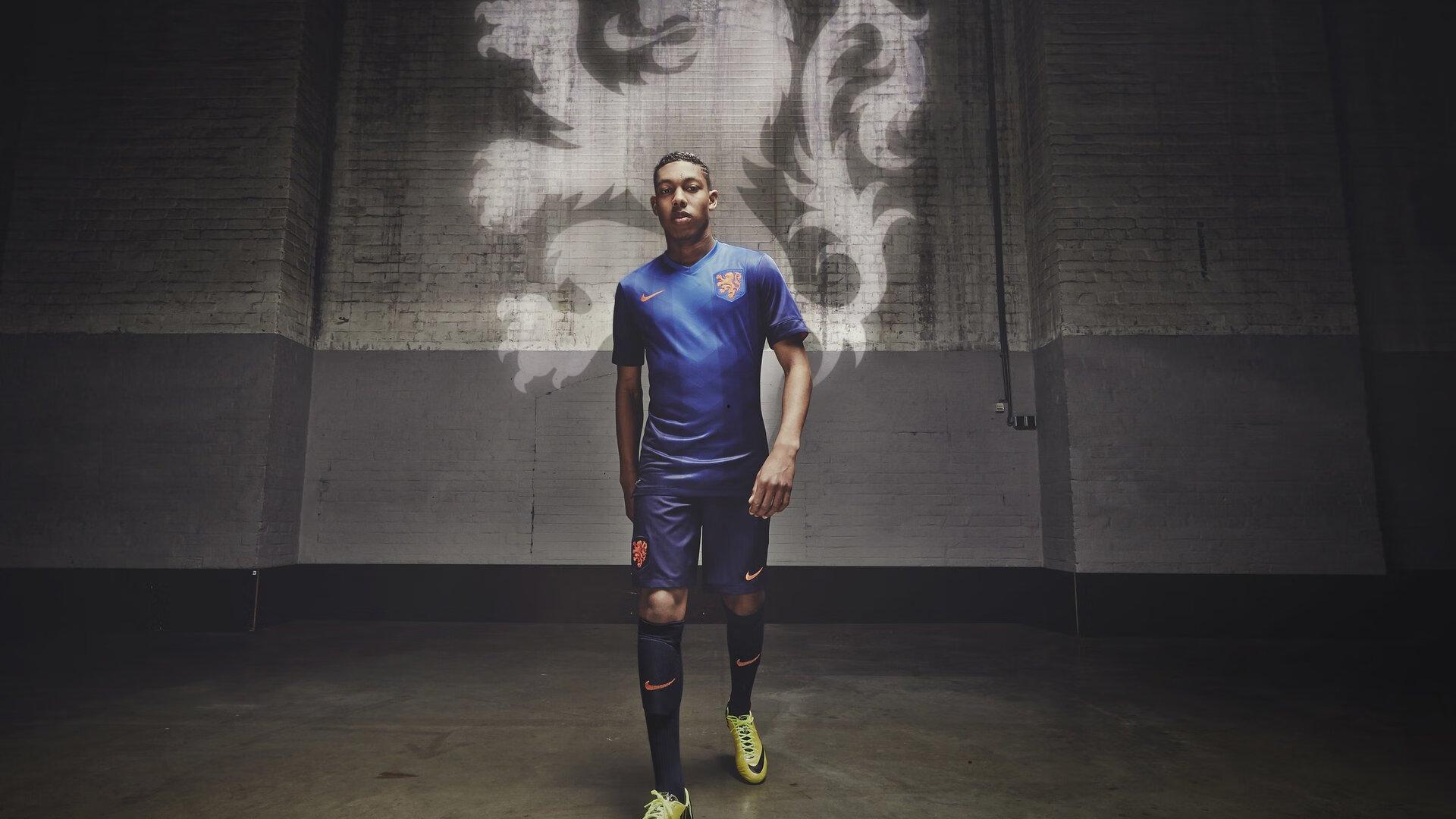 埃斯特旺谈世俱杯赛后与帕尔默交谈，我完全没听懂他在说啥