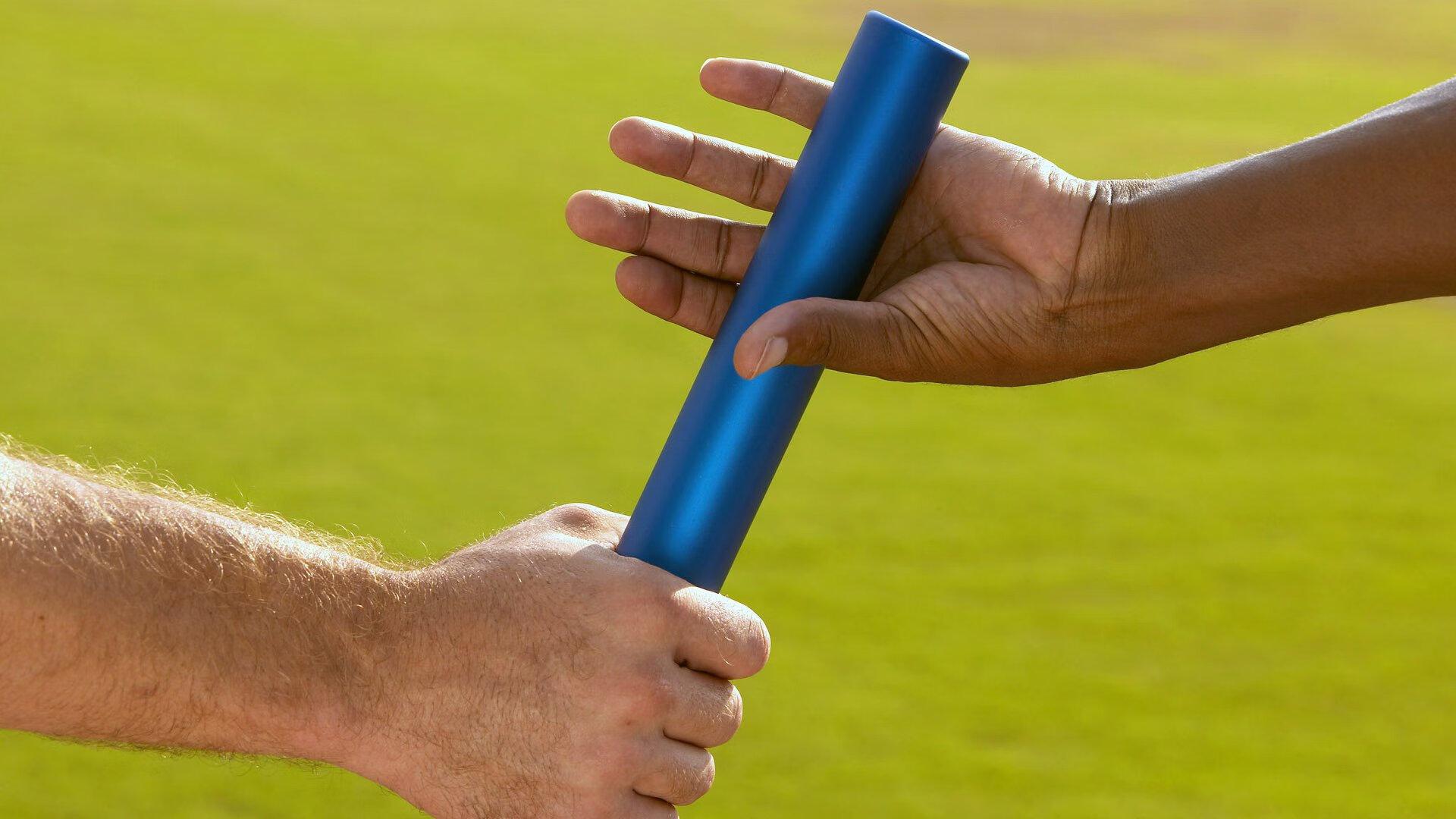 青岛德杯现场温情一幕，七旬父母陪子观赛，三代人共证电竞破圈魅力